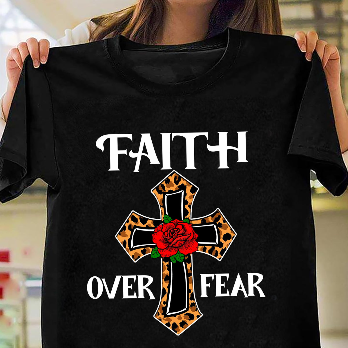 Jesus - Flower cross - Faith over fear - Black Apparel